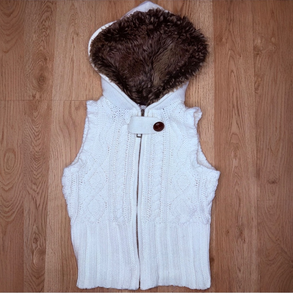Daytrip Vintage Y2K White Knit Sweater Vest with Faux Fur Hood - Picture 2 of 5